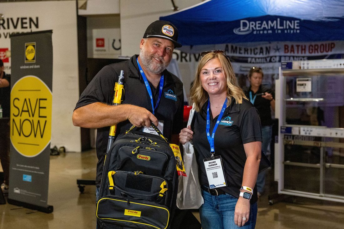 A Pro receiving a vendor giveaway at an Insider Event